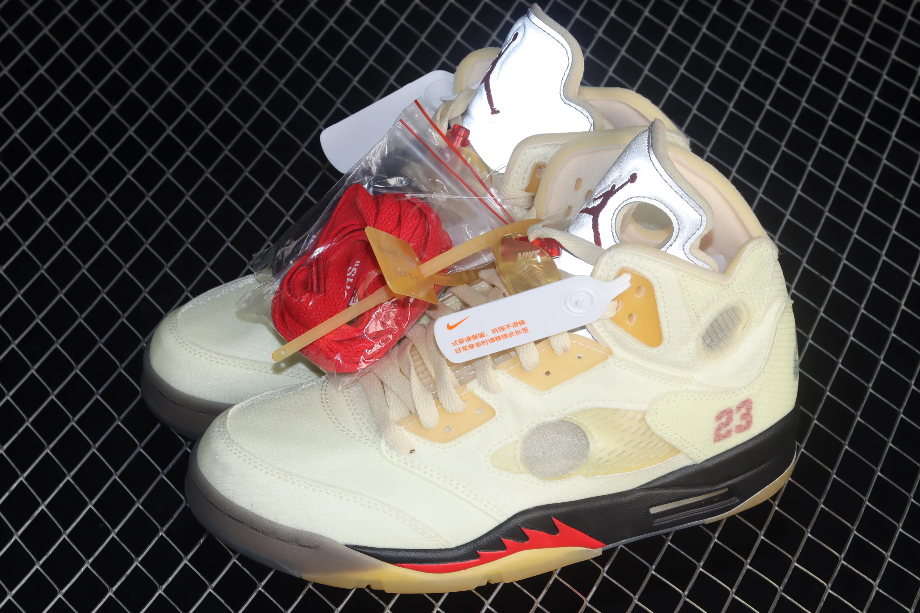 All categories Air Jordan Jordan series basketball shoes Air Jordan 5 foreign trade version OF x Air Jordan 5 Retro SP AJ5 Qiao 5 Baifan Jin Chanyi DH8565-100